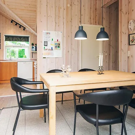 6 Person In Hemmet-by Traum *